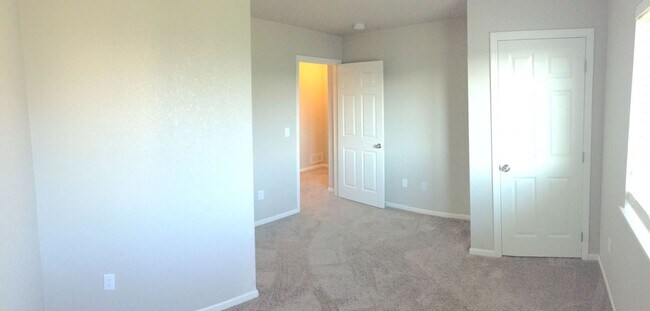 Foto del edificio - 120 W Hills Ln