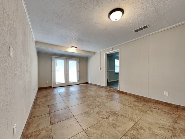 Building Photo - Spacious Home in Orange Park!!