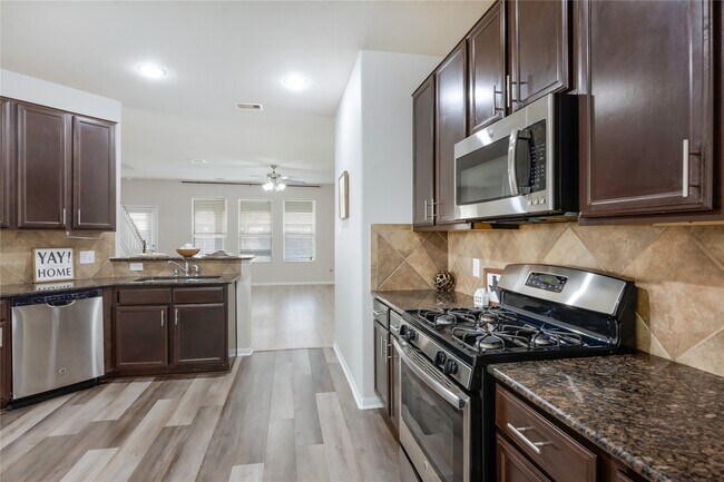 Foto del edificio - 15007 Holland Grove Ct