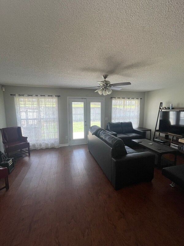 Foto del edificio - 214 Foxchase Ln
