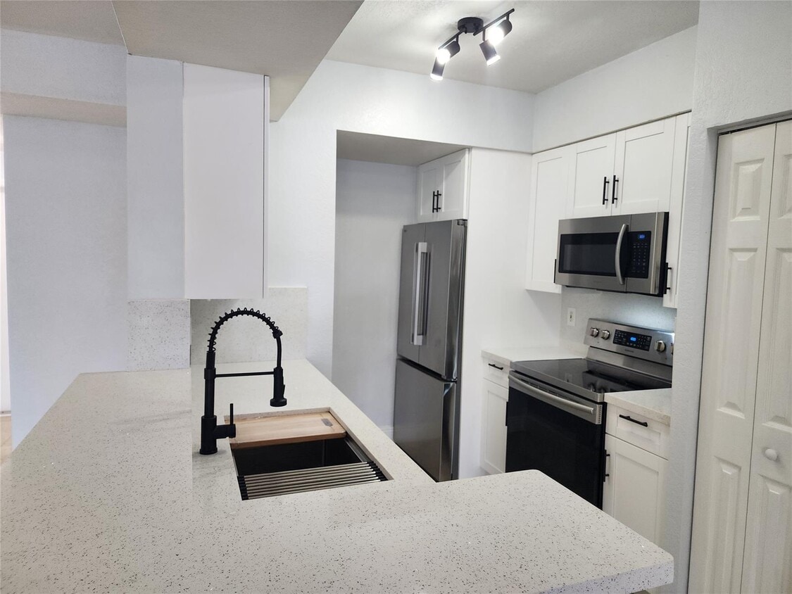 Photo - 2549 Centergate Dr (Miramar, FL)