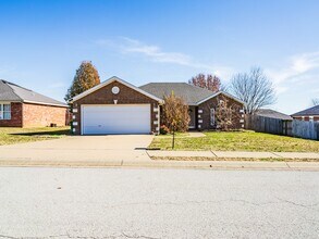 Building Photo - 440 Spicewood Trail