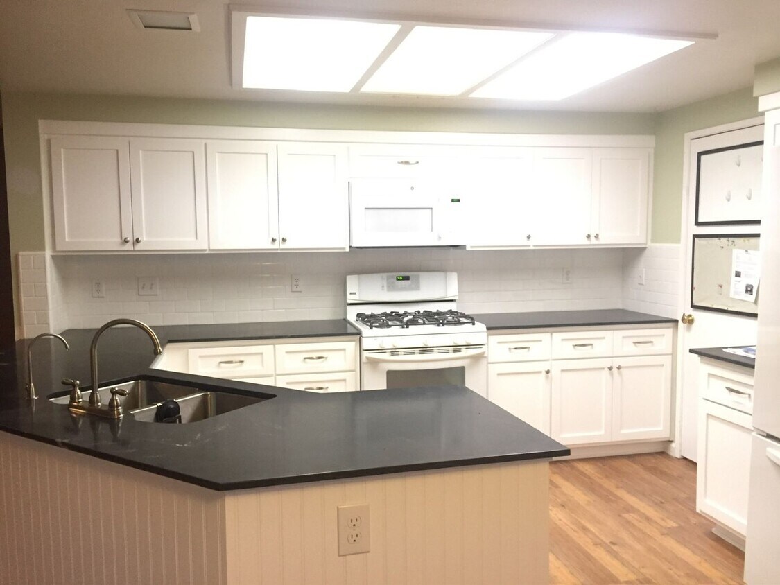 Foto del edificio - Rare Opportunity to live in the Arbors on ...