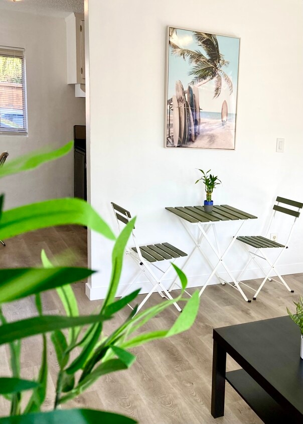 Coffee nook in living-room - 4411 Kendall St