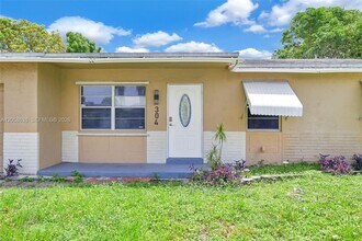 Building Photo - 304 SW 77th Ave