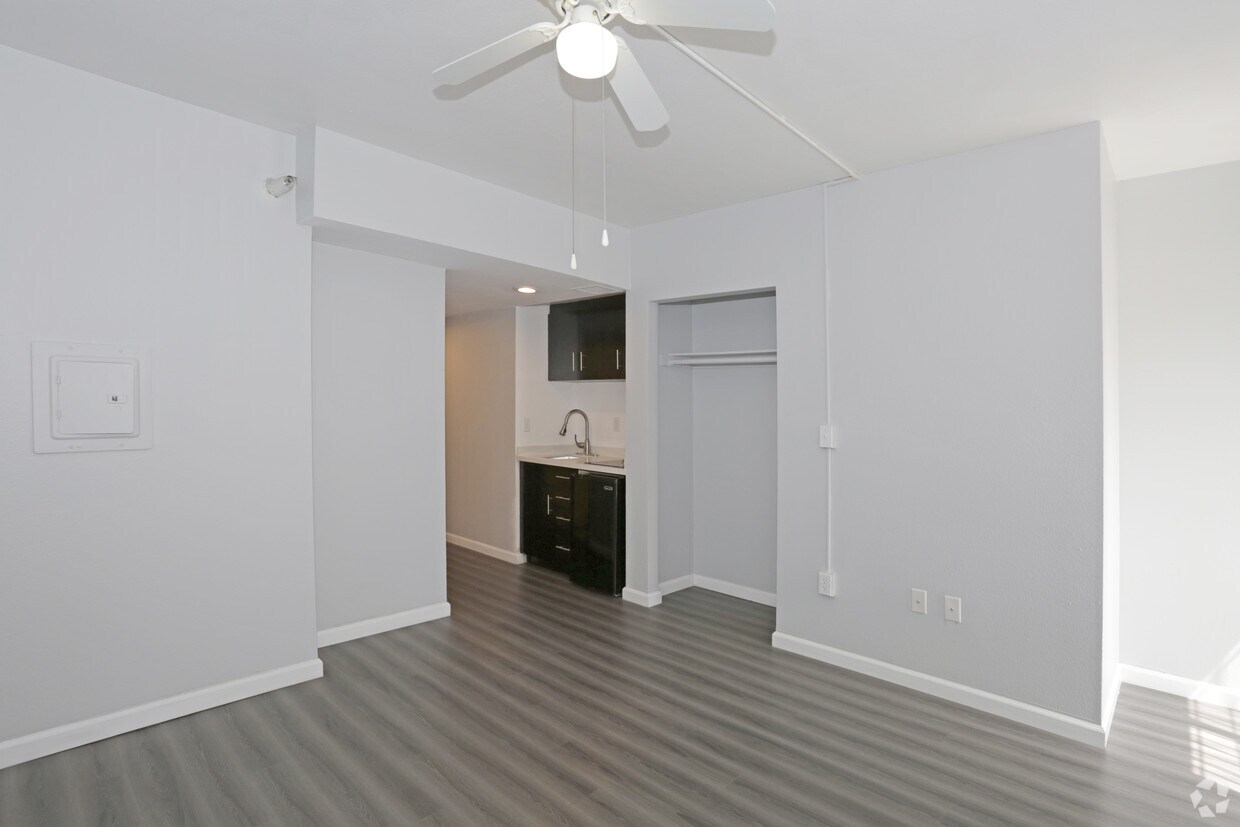 commodore regency apartments apartments