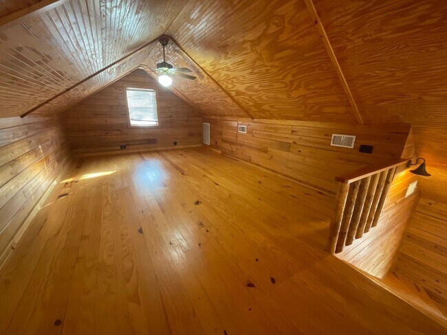 Building Photo - Gorgeous 2 Bedroom, 2 1/2 Bath Home in Sun...