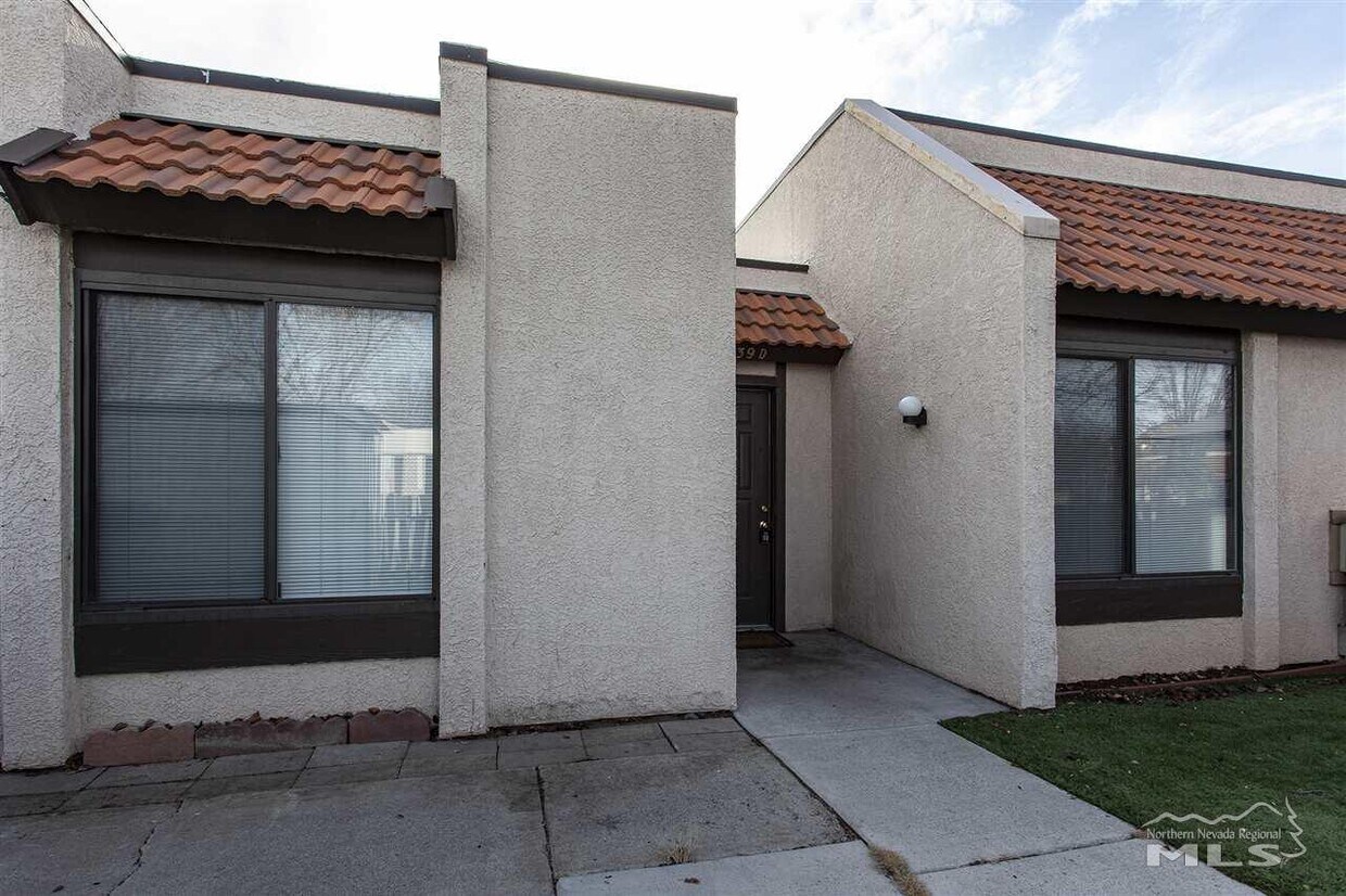 Primary Photo - 1039 Baywood Dr