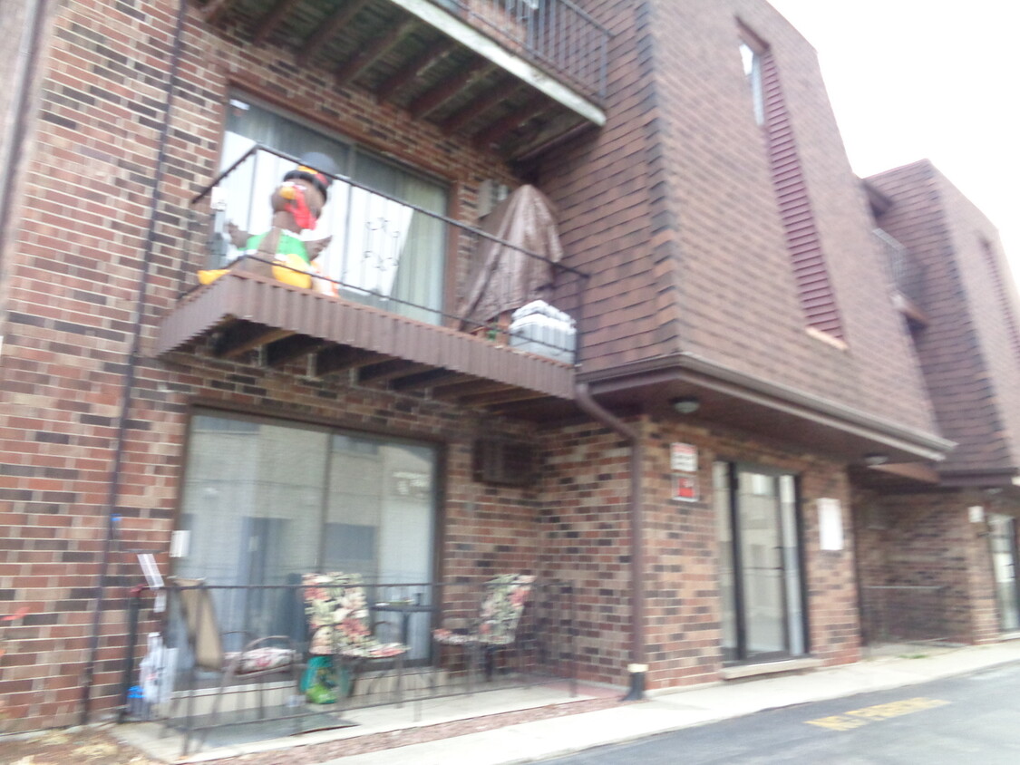 Primary Photo - 9812 Sayre Ave