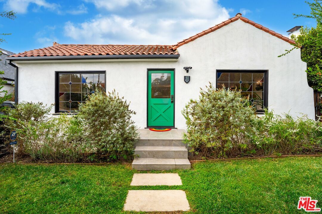 Foto principal - 623 N Sierra Bonita Ave