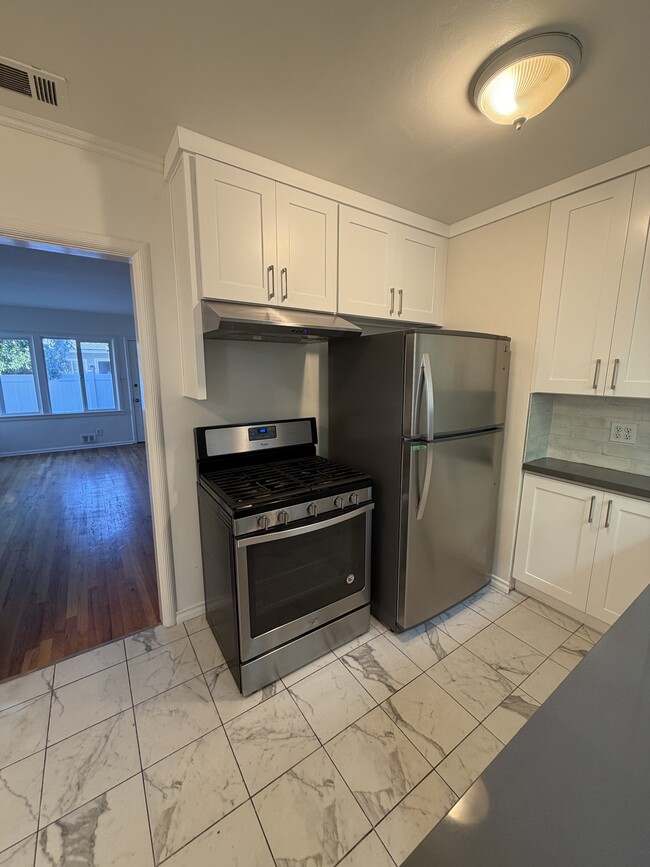 Building Photo - 143 N Maple St