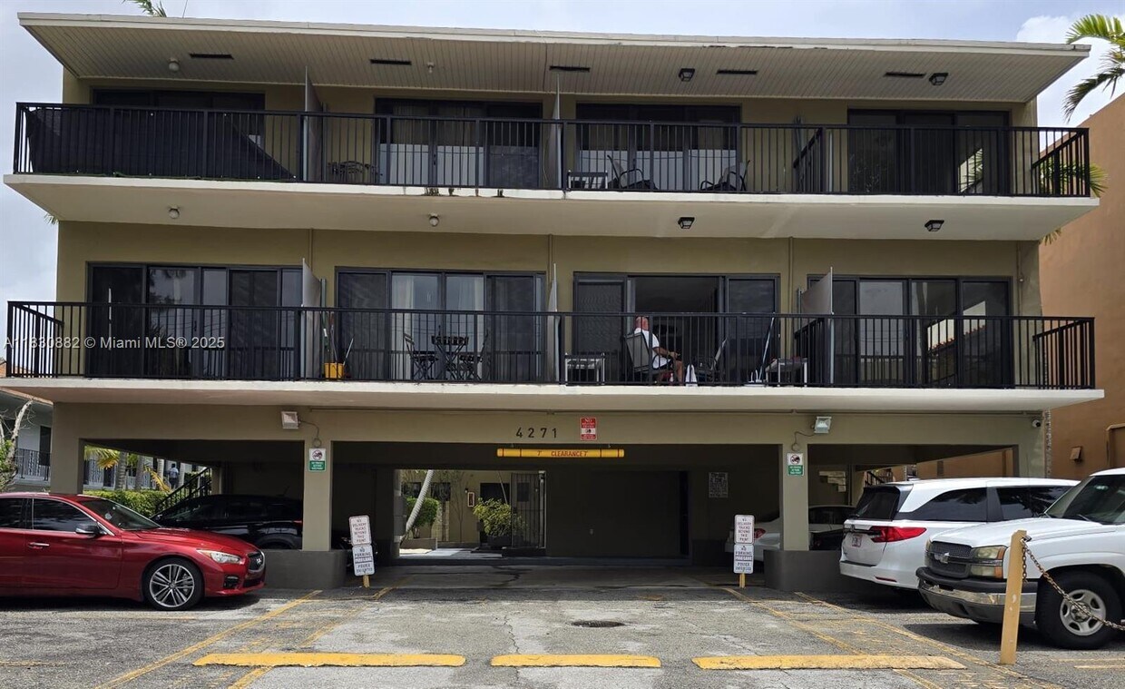 Foto principal - 4271 NW 11th St