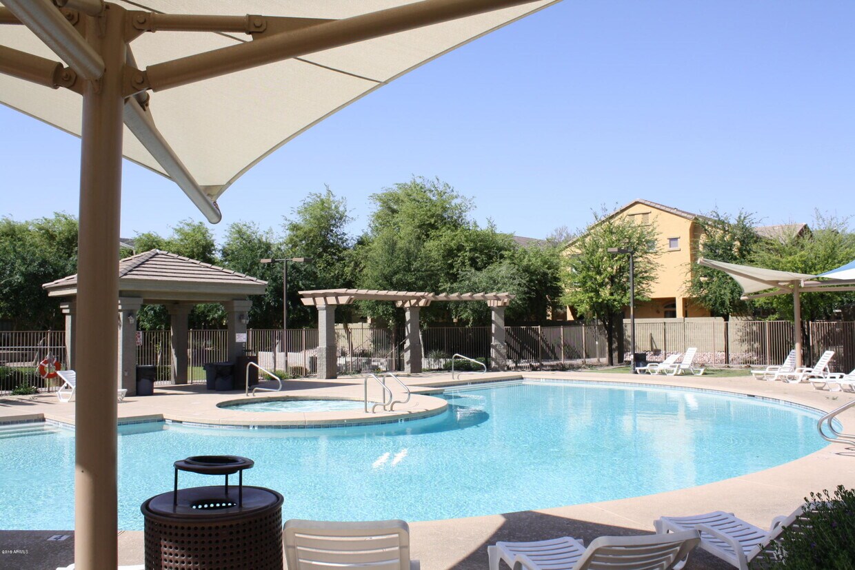 Foto principal - 280 N Evergreen Rd