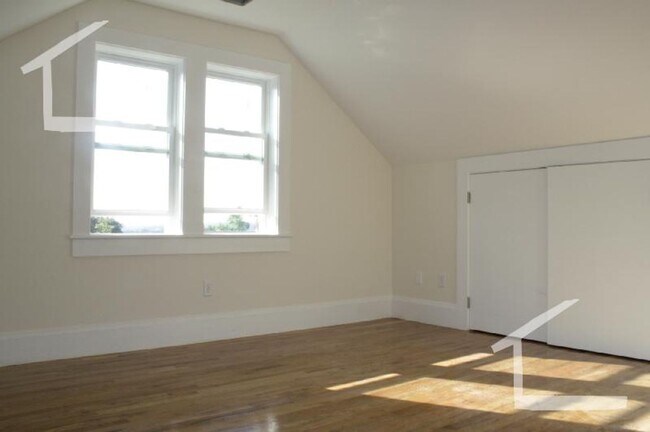 Building Photo - No Brokers Fee, Pets friendly, Parking Inc...