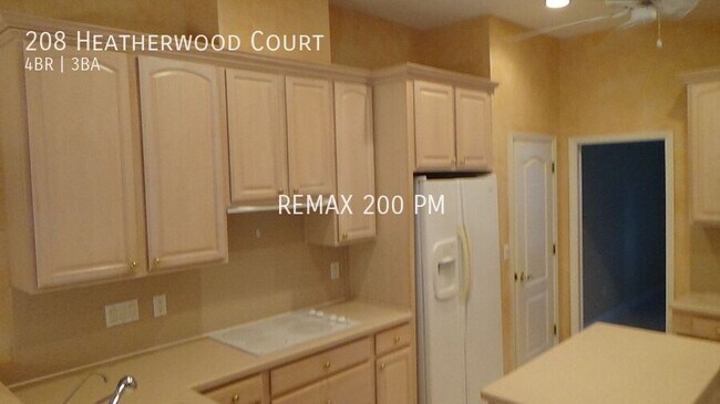 Foto del edificio - 208 Heatherwood Ct