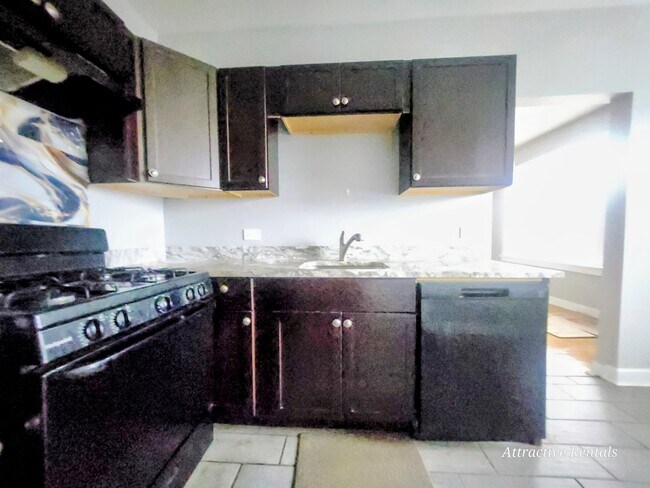 Foto del edificio - 6055 S Troy St