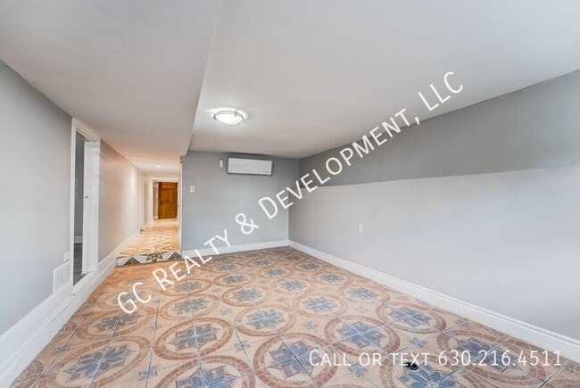 Building Photo - 2519 N Hamlin Ave