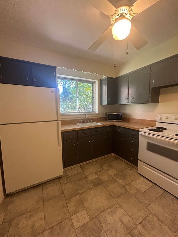 Building Photo - 6321 Stonybrook Dr