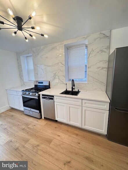 Building Photo - 719 S 57th St