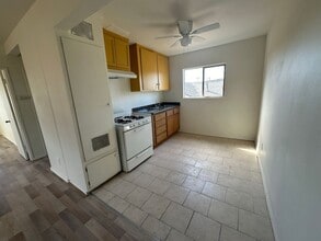 Building Photo - 1533 E 51st St