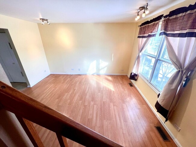 Building Photo - 17 Le Jardin Ct