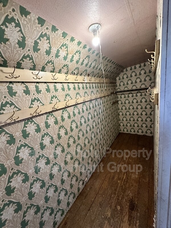 Foto del edificio - 311 E Locust St