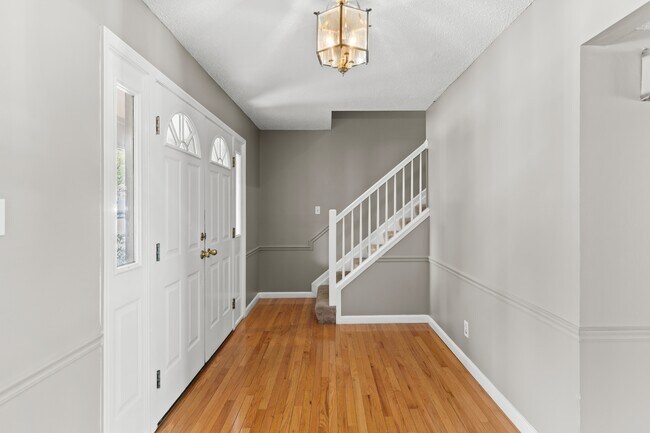 Foto del edificio - 14355 Rainy Lake Dr