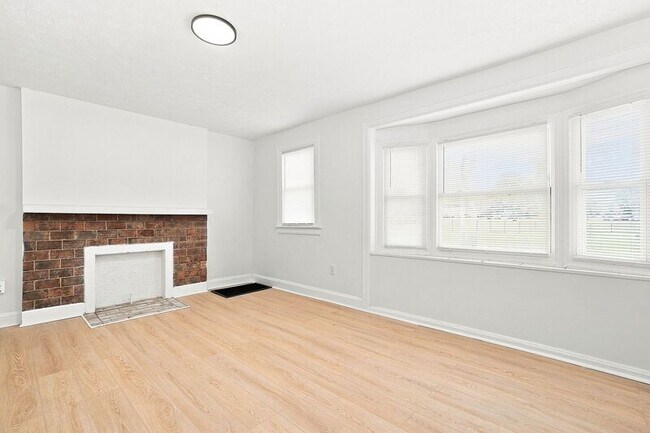 Building Photo - 397 Catherine St