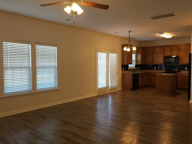 Building Photo - 407 Pine Hill Lane