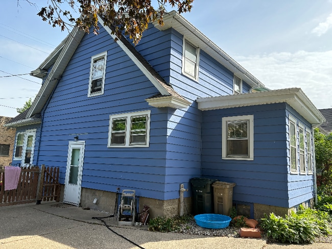 Building Photo - 944 E Mifflin St