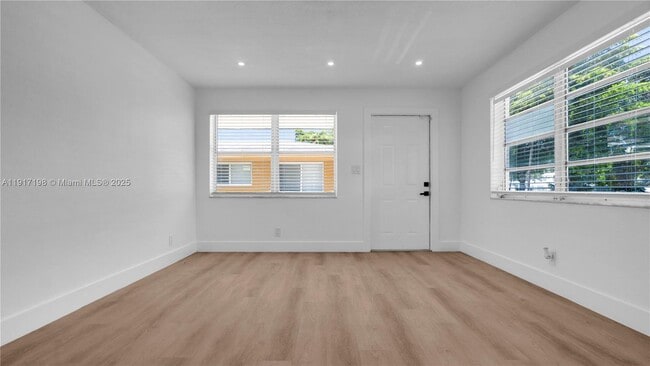 Foto del edificio - 32 SW 9th St