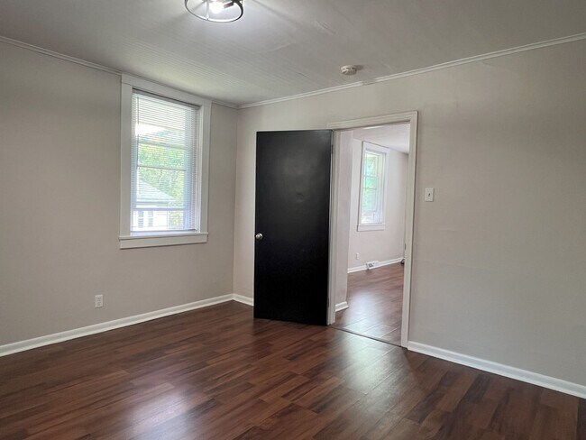 Foto del edificio - 548 Valley Rd