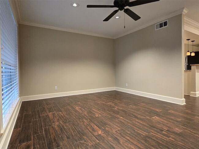 Foto del edificio - 11550 Chimney Rock Rd
