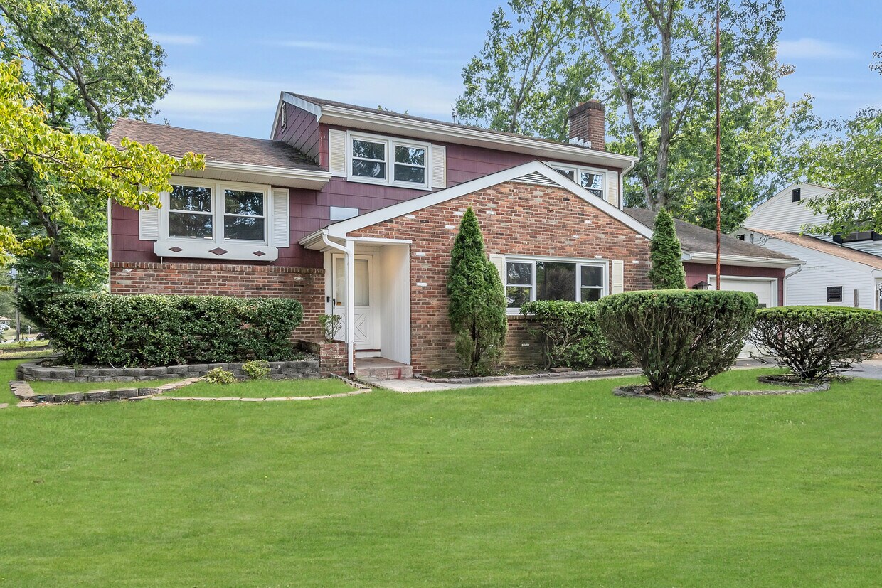 66 Oak Ridge Pkwy, Toms River, NJ 08755 House Rental in Toms River