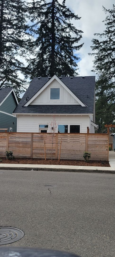Foto del edificio - 1167 NW Michelbook Ln