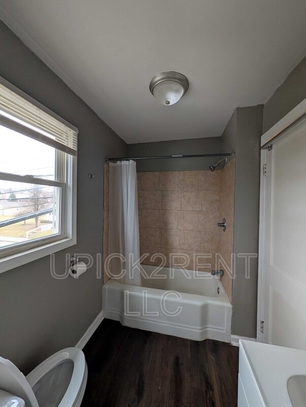 Foto del edificio - 215 S Ewing St