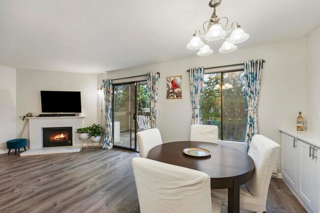 Living Room - 10424 NE 32nd Pl