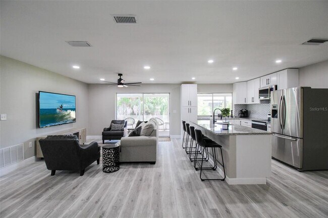 Foto del edificio - 2544 Carlisle Pl