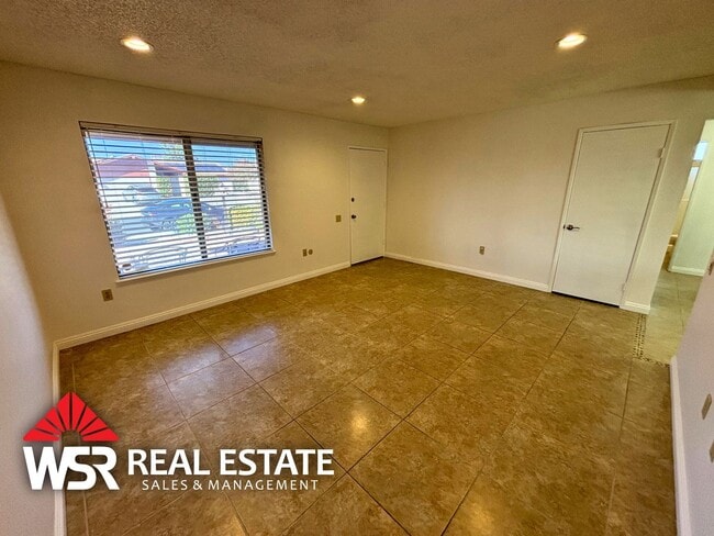 Building Photo - Sun City 55+ Community | 2 Bed, 2 Bath with Bonus Sunroom