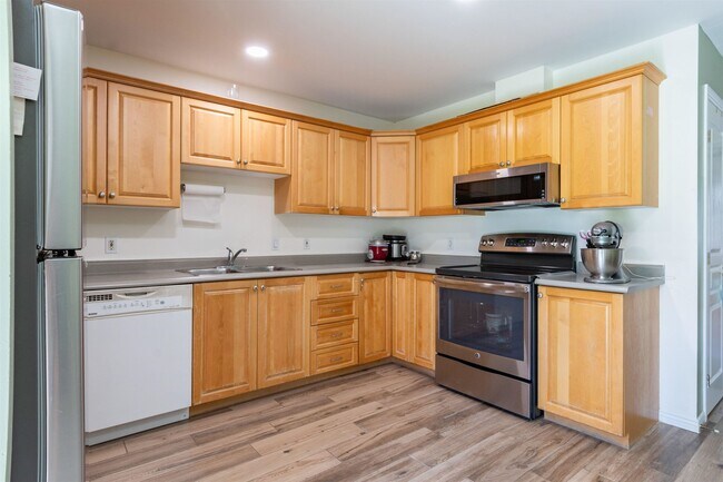 Building Photo - 6 Intervale Ct