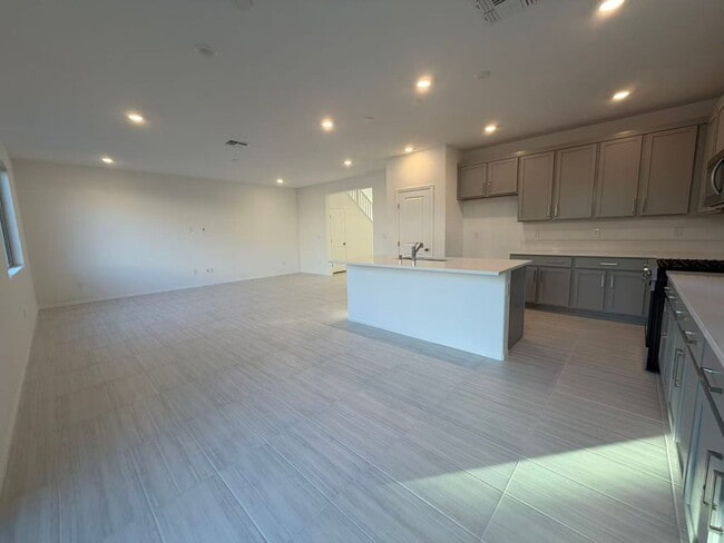 Building Photo - 7462 Pioneer Way