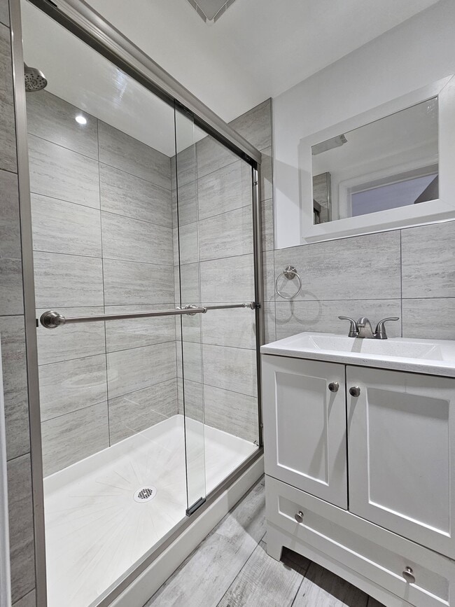 Building Photo - 1338 Main St