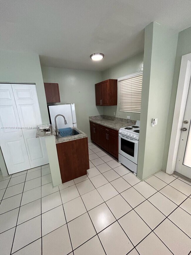 Foto del edificio - 7909 East Dr