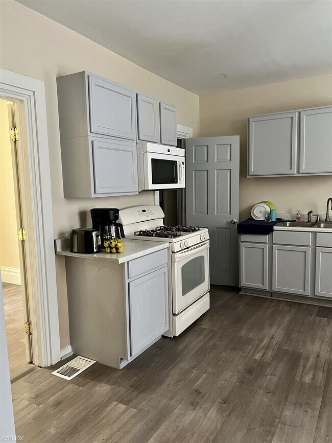 Foto del edificio - 1 br, 1 bath House - 935 Prospect Avenue N...