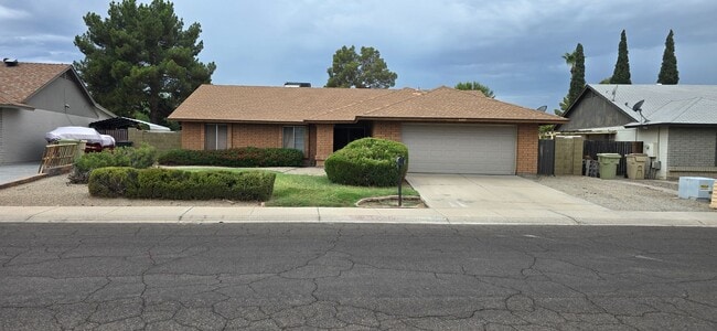 3 Bed House near Peoria and 67 Ave - 3 Bed House near Peoria and 67 Ave
