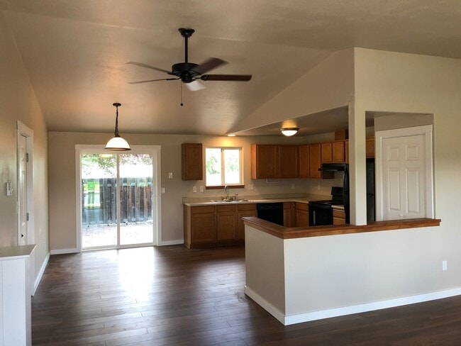 Building Photo - 3435 SW Pumice Ave