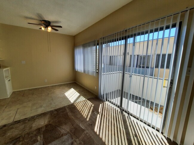 Foto del edificio - 915 N Ogden Dr