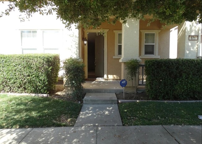 Building Photo - 671 Wapello Cir