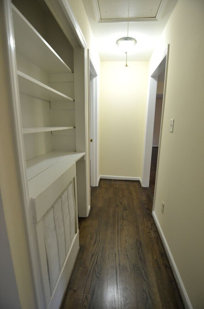 Foto del edificio - Updated 3 BD / 2.5 BA House on 1 Acre in Hillsborough!