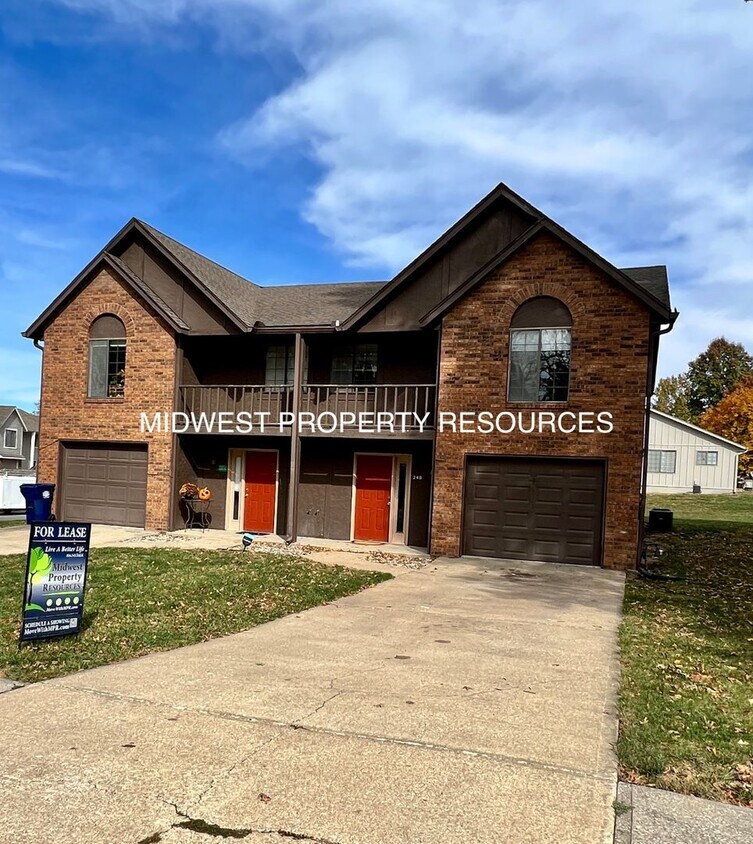 24 NW Lakeview Blvd, Lee's Summit, MO 64063 Townhome Rentals in Lee's
